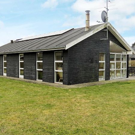 8 Person Holiday Home In Халс Экстерьер фото